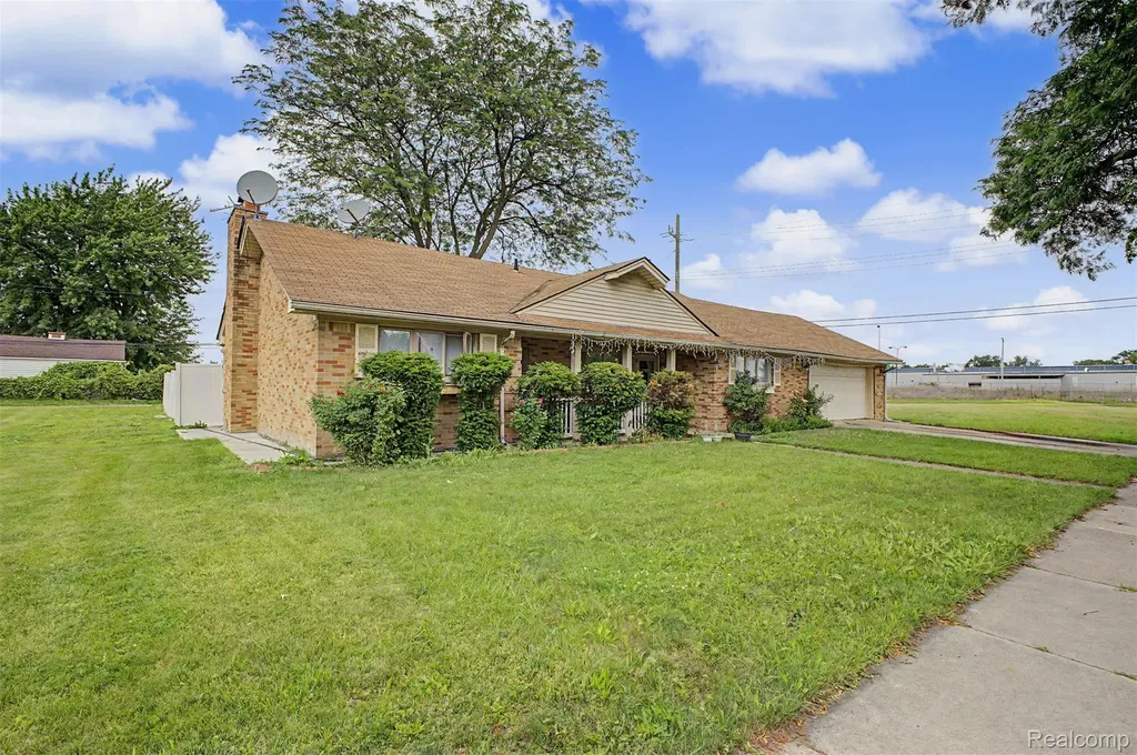 8650 Whitlock Avenue Dearborn City MI 48126