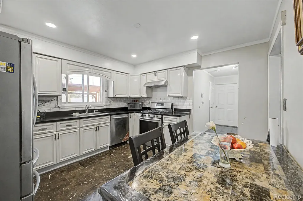 8650 Whitlock Avenue Dearborn City MI 48126