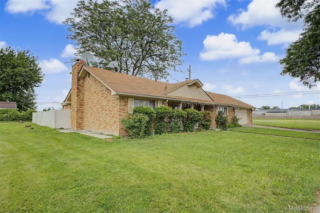 8650 Whitlock Avenue Dearborn City MI 48126
