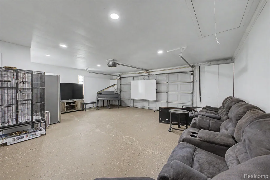 8650 Whitlock Avenue Dearborn City MI 48126