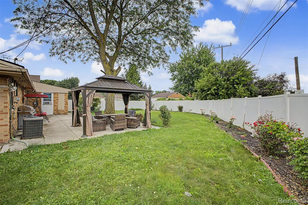 8650 Whitlock Avenue Dearborn City MI 48126