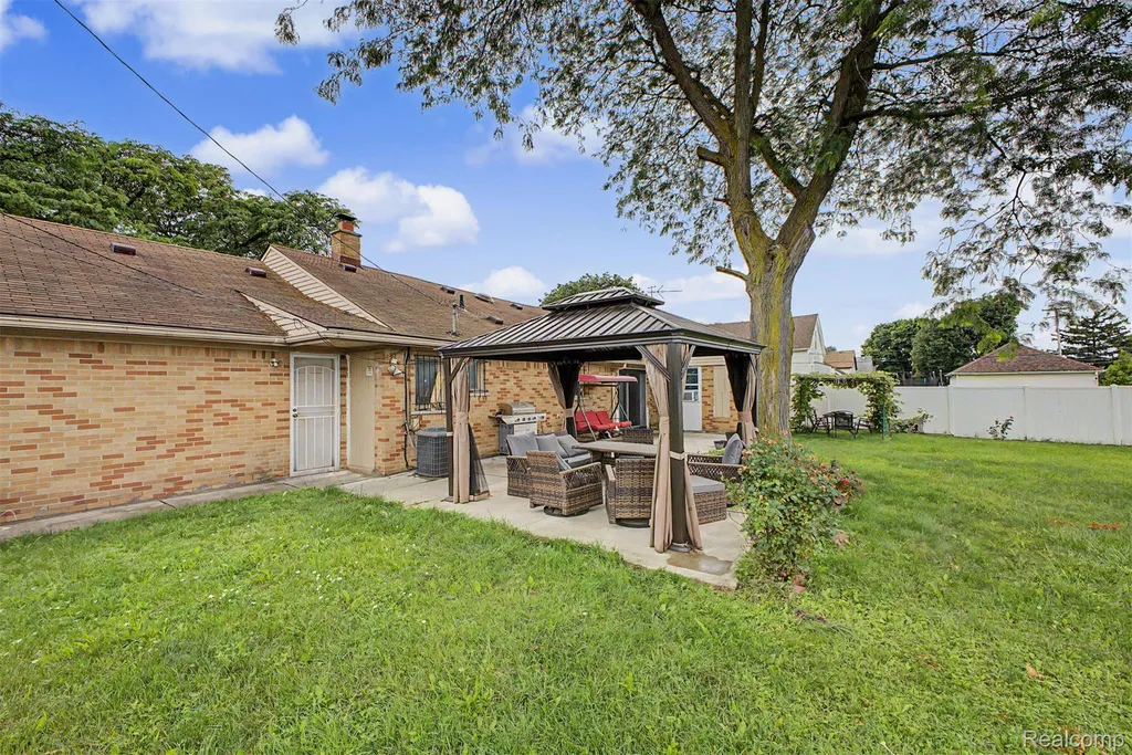 8650 Whitlock Avenue Dearborn City MI 48126