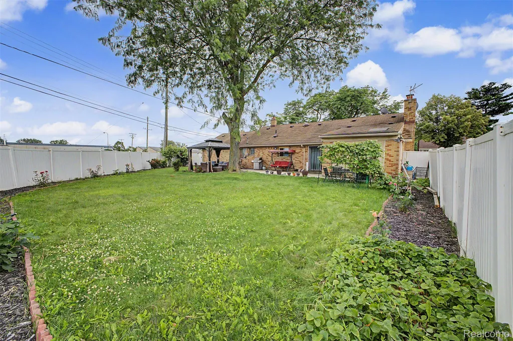 8650 Whitlock Avenue Dearborn City MI 48126