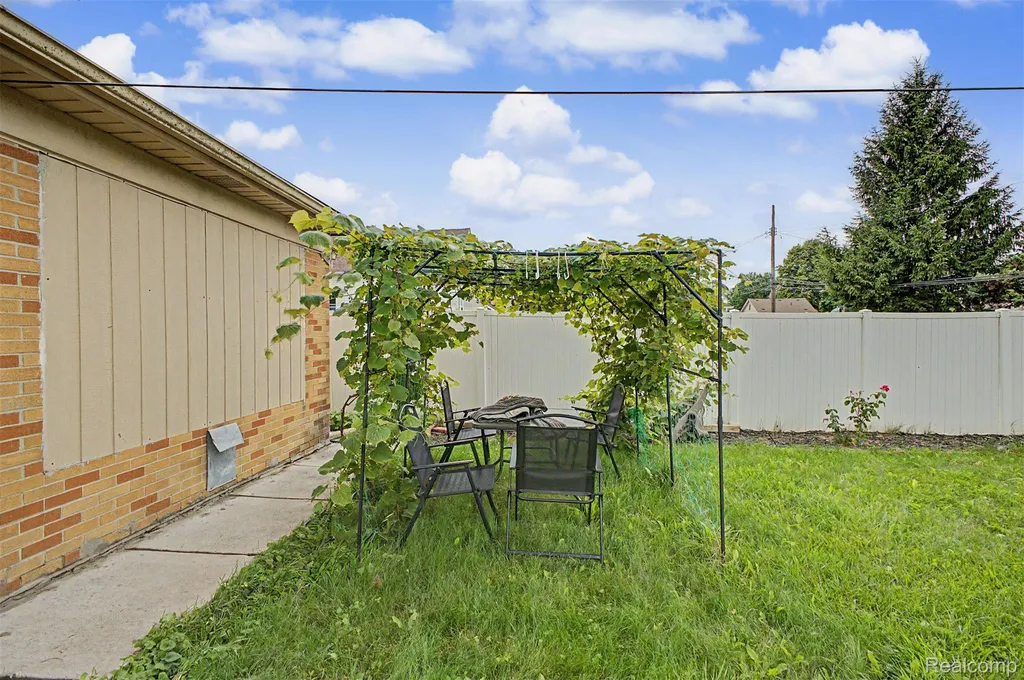 8650 Whitlock Avenue Dearborn City MI 48126