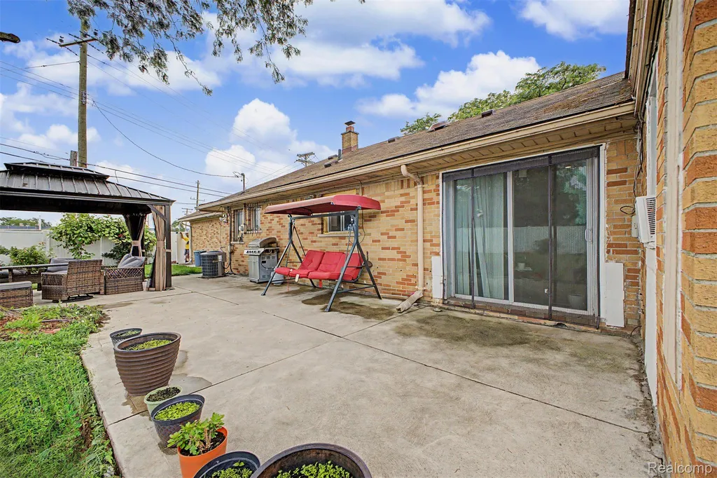 8650 Whitlock Avenue Dearborn City MI 48126