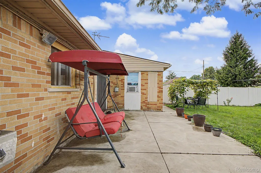 8650 Whitlock Avenue Dearborn City MI 48126