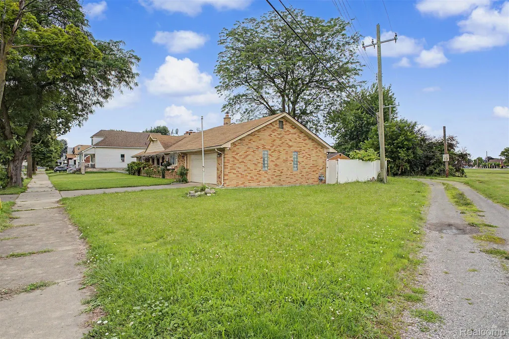 8650 Whitlock Avenue Dearborn City MI 48126