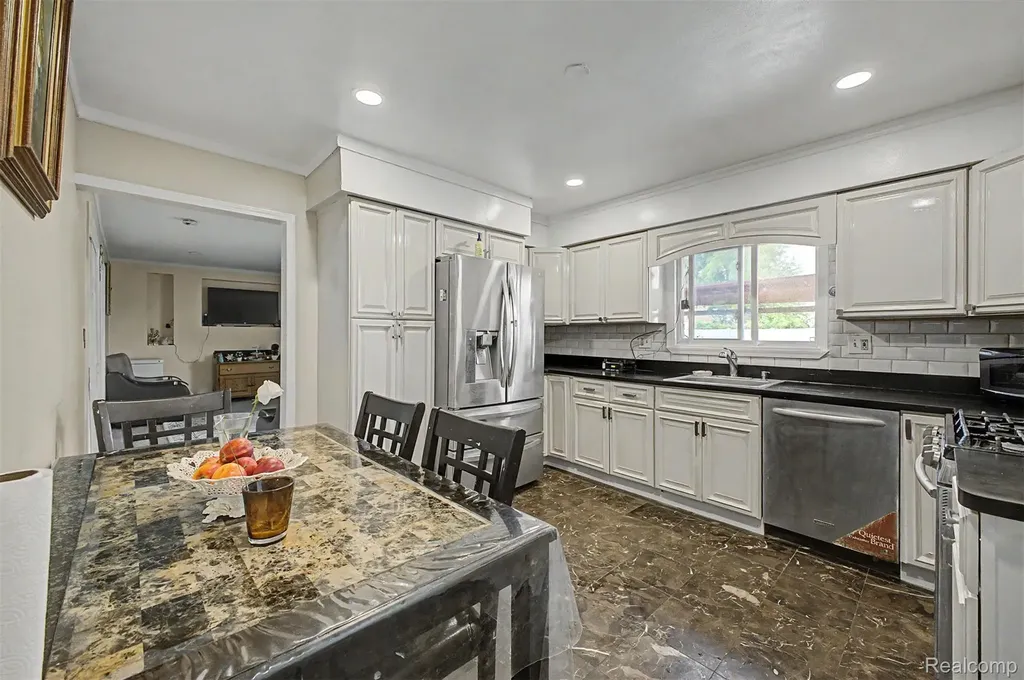 8650 Whitlock Avenue Dearborn City MI 48126