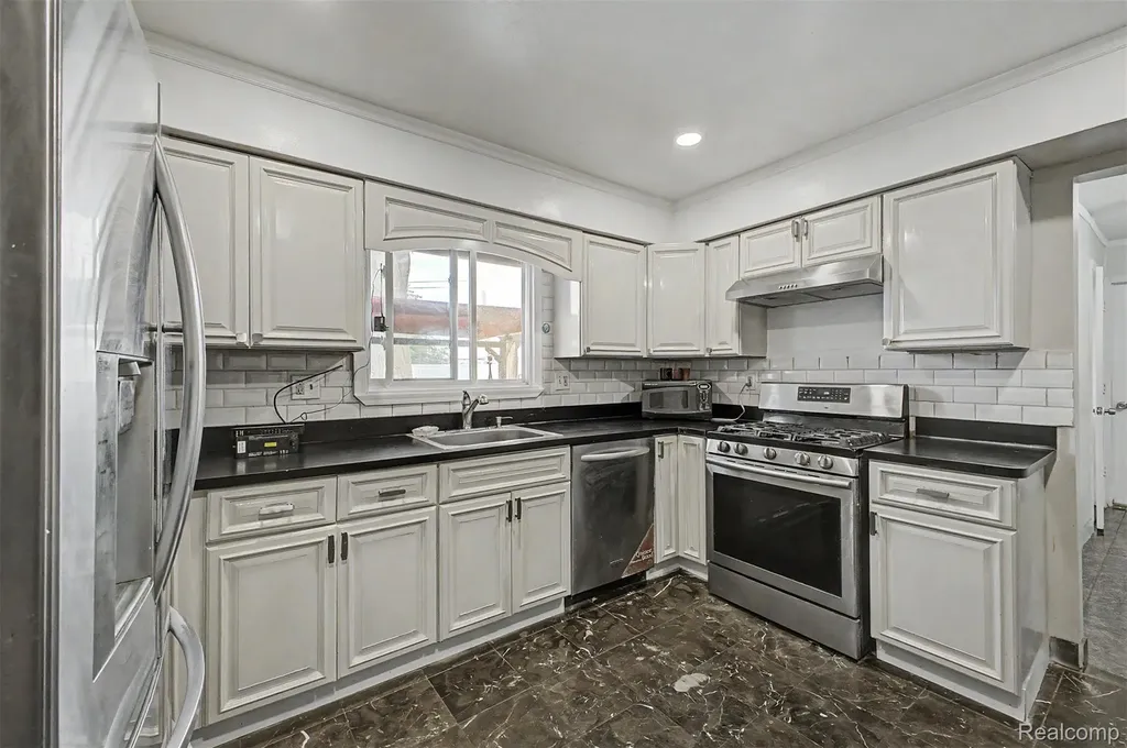 8650 Whitlock Avenue Dearborn City MI 48126