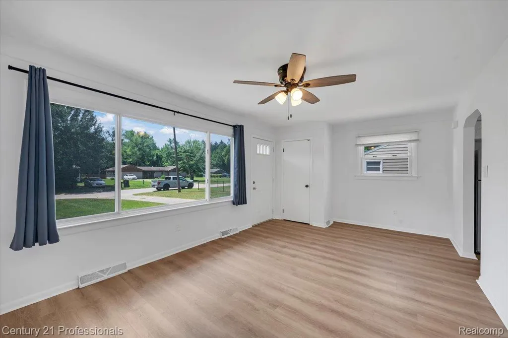 7168 Wedworth Street Waterford Charter Township MI 48327