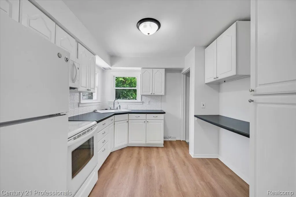 7168 Wedworth Street Waterford Charter Township MI 48327