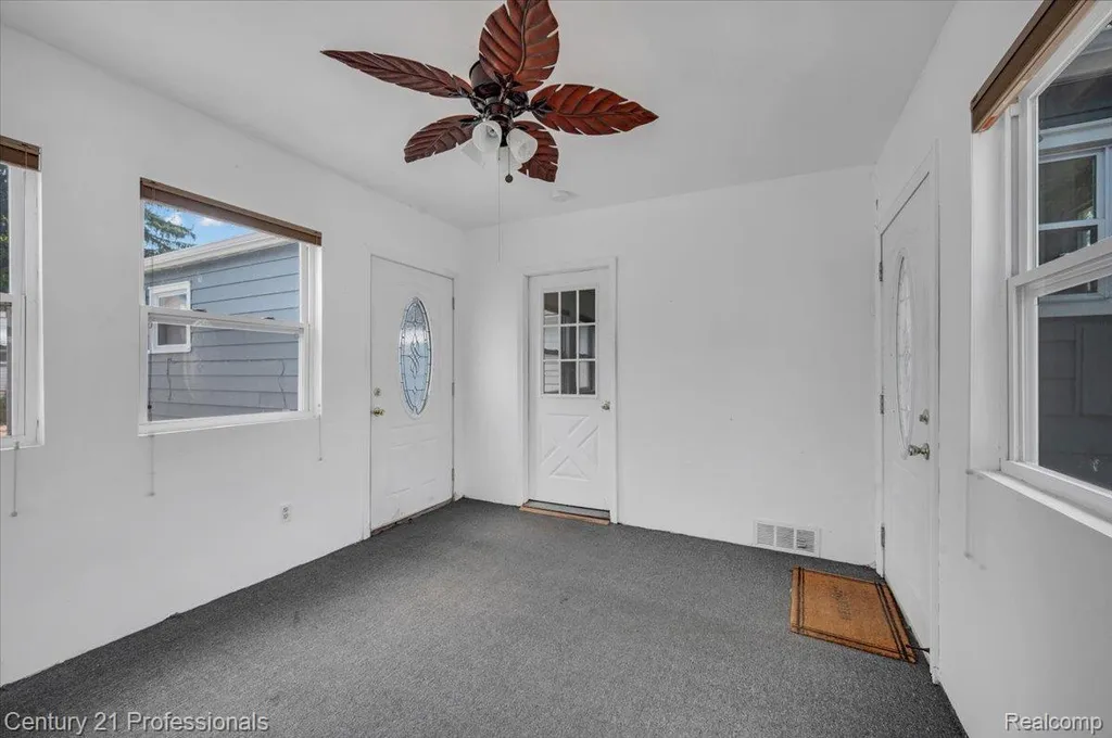 7168 Wedworth Street Waterford Charter Township MI 48327
