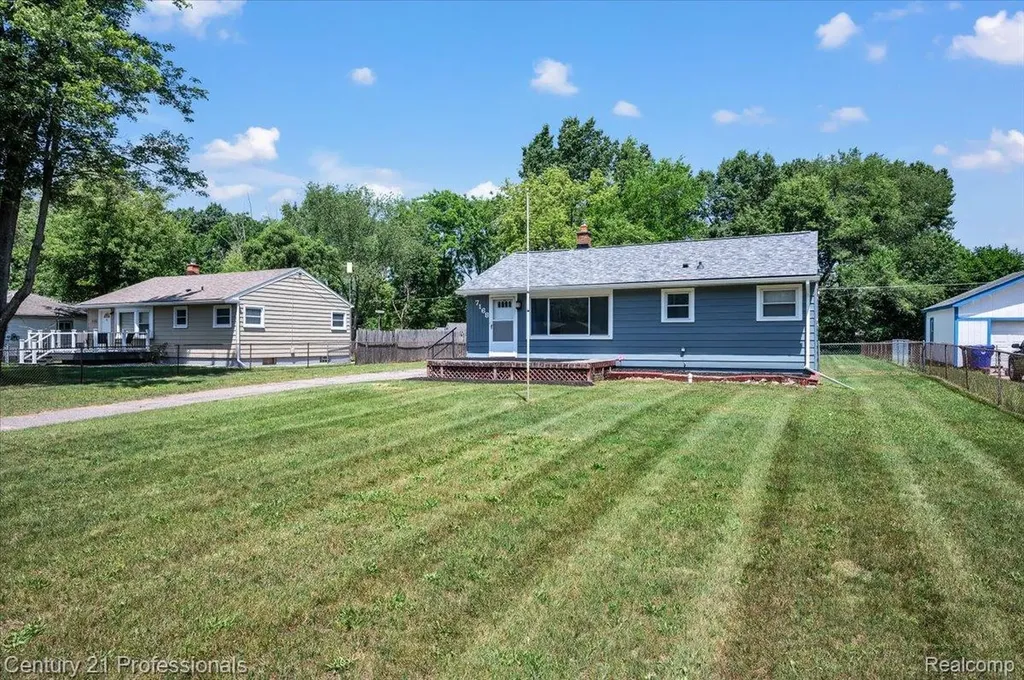 7168 Wedworth Street Waterford Charter Township MI 48327