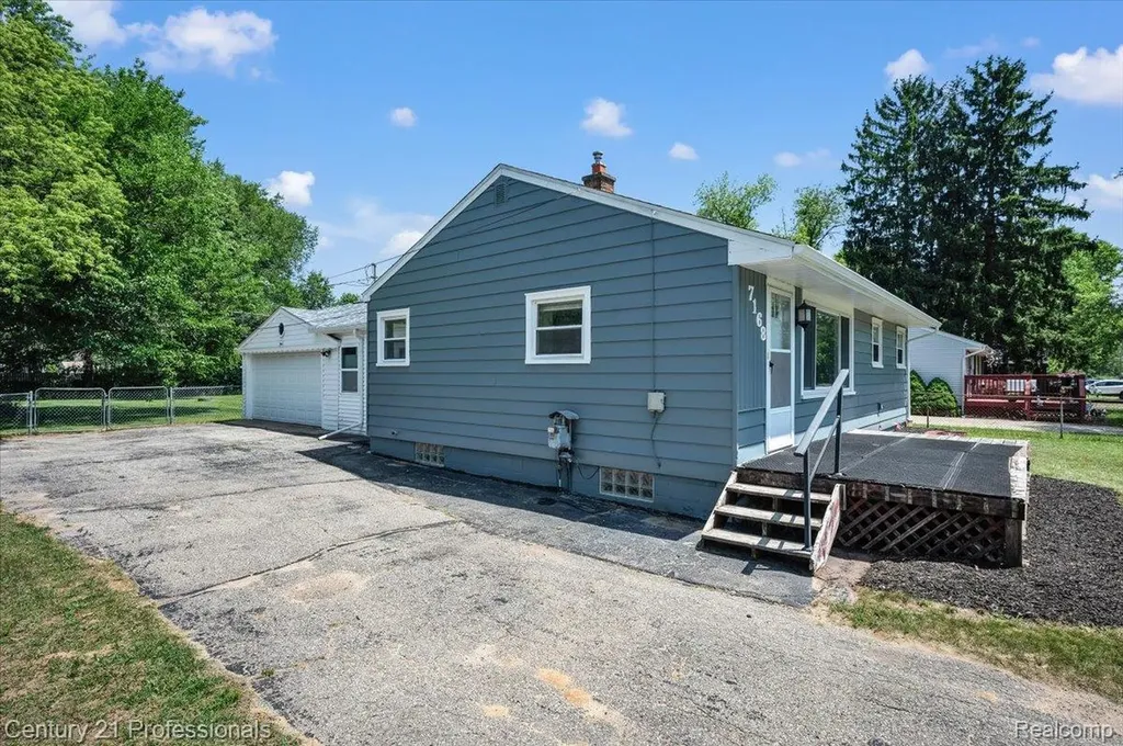 7168 Wedworth Street Waterford Charter Township MI 48327