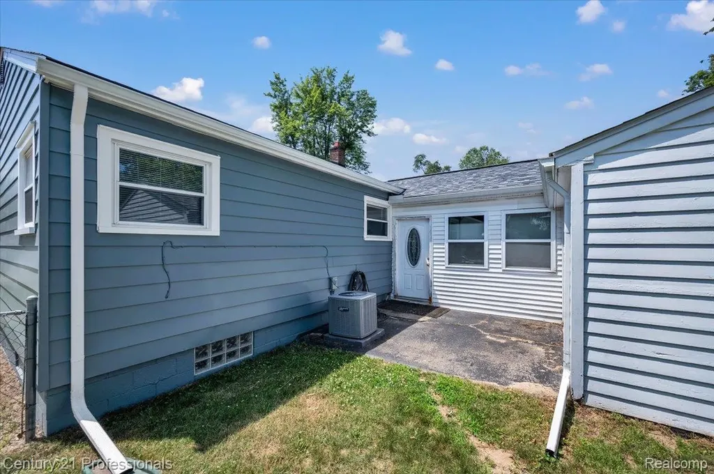 7168 Wedworth Street Waterford Charter Township MI 48327