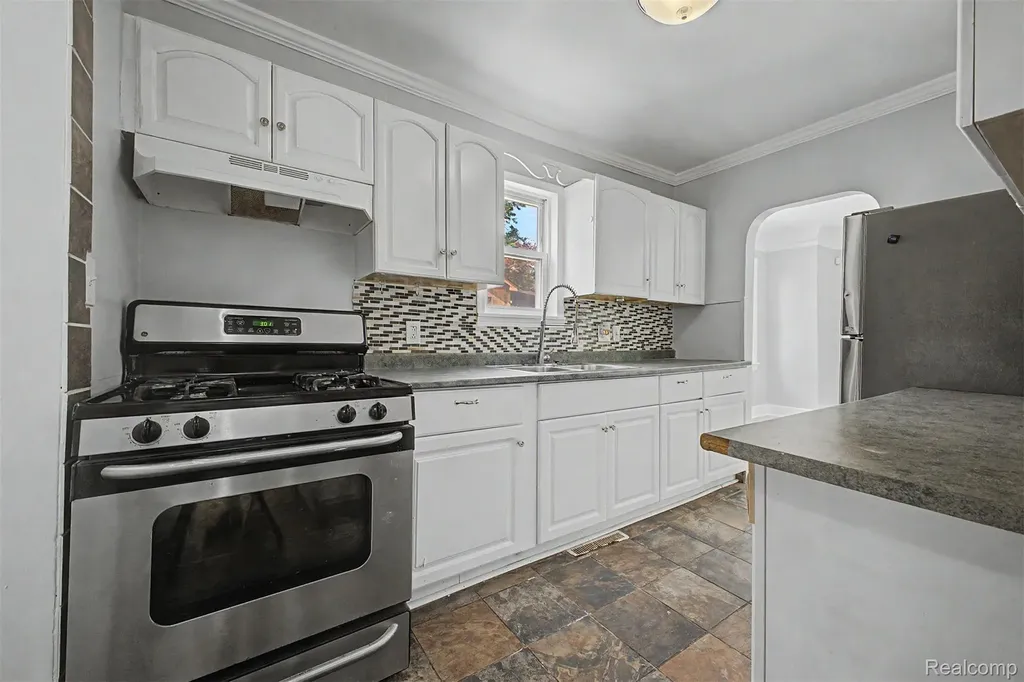 1656 S Karle Avenue Westland City MI 48186