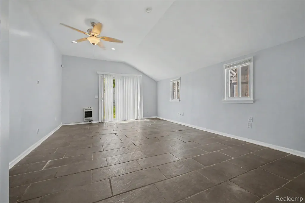 1656 S Karle Avenue Westland City MI 48186