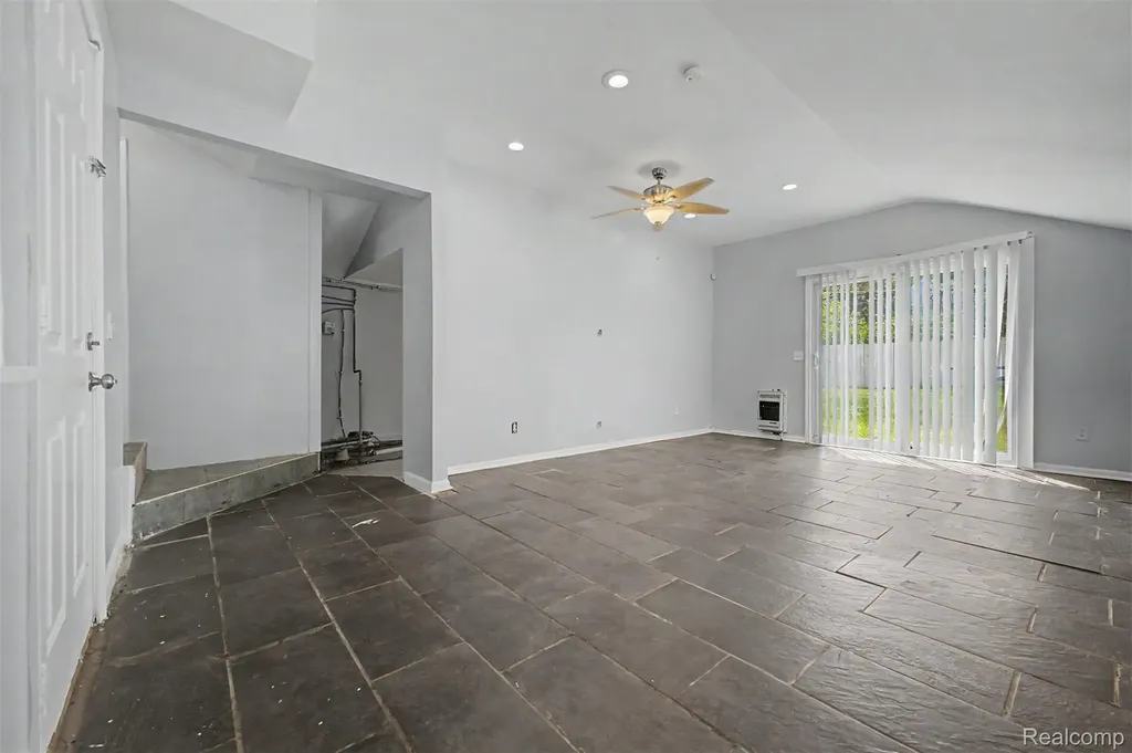 1656 S Karle Avenue Westland City MI 48186