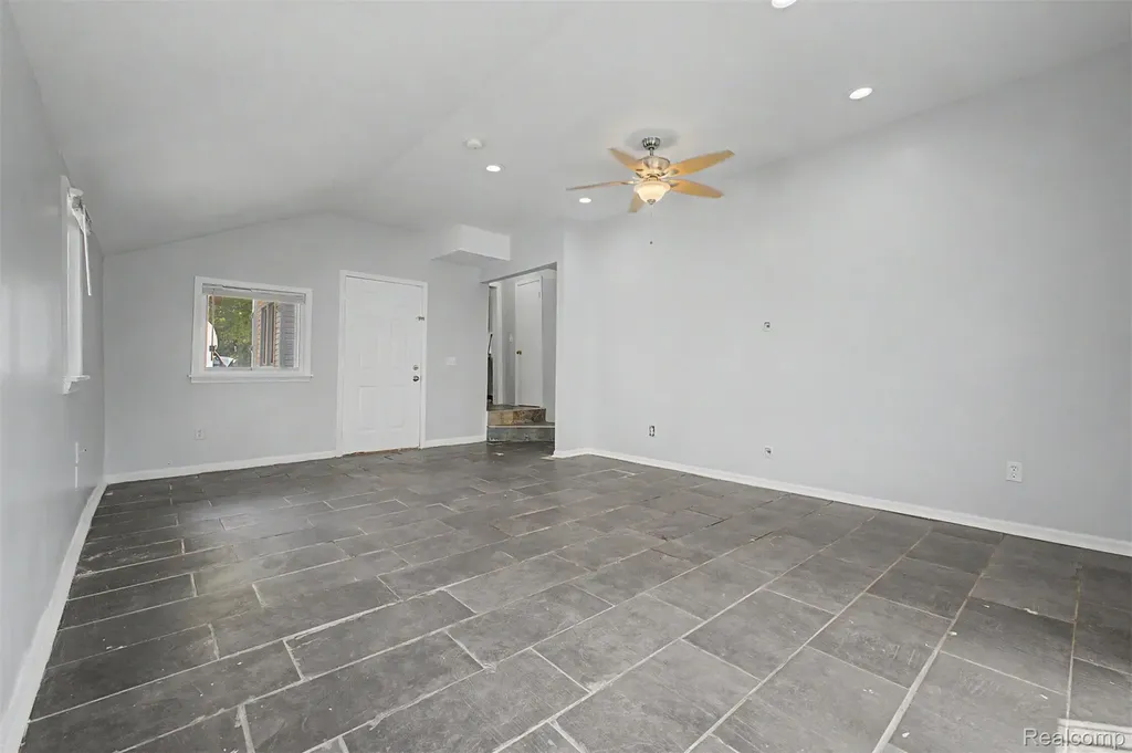 1656 S Karle Avenue Westland City MI 48186