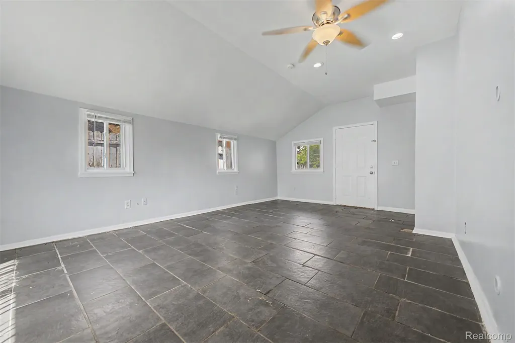 1656 S Karle Avenue Westland City MI 48186