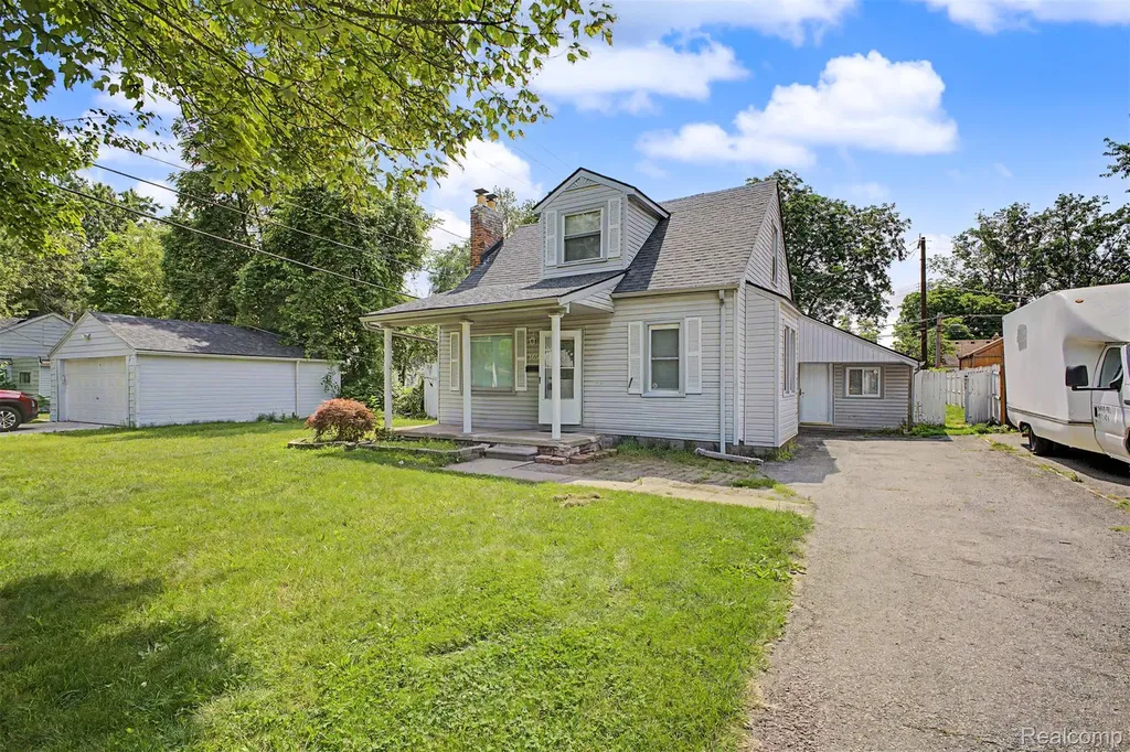 1656 S Karle Avenue Westland City MI 48186
