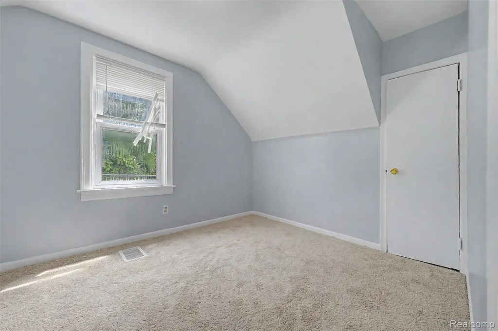 1656 S Karle Avenue Westland City MI 48186