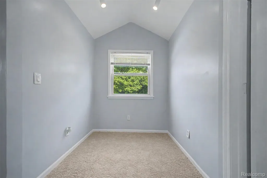 1656 S Karle Avenue Westland City MI 48186