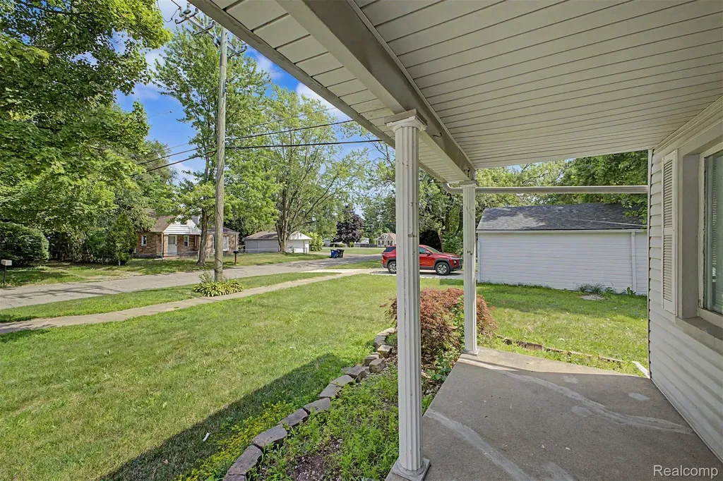 1656 S Karle Avenue Westland City MI 48186