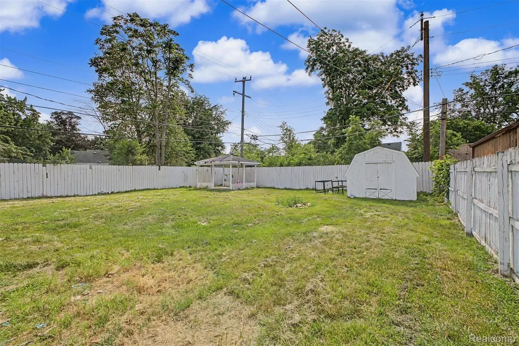 1656 S Karle Avenue Westland City MI 48186