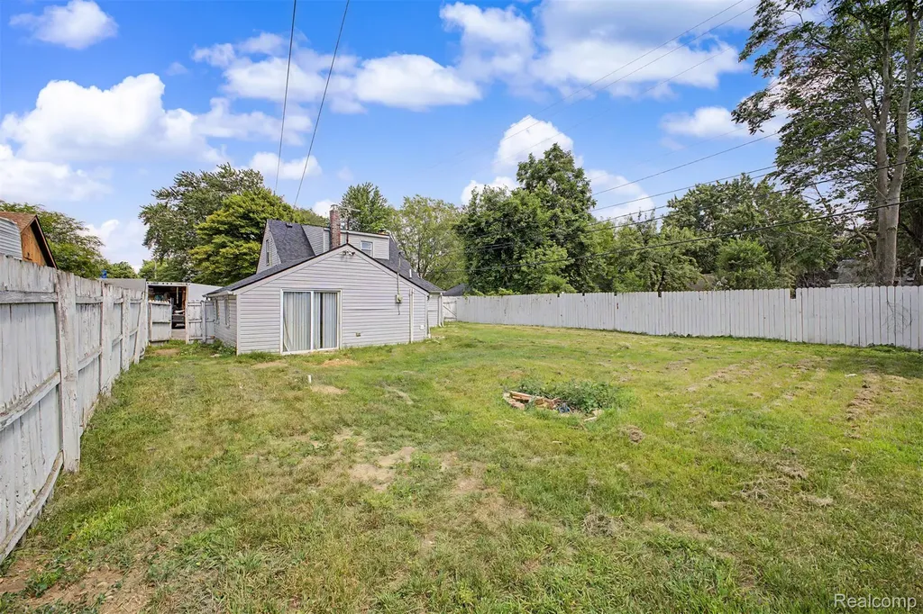 1656 S Karle Avenue Westland City MI 48186