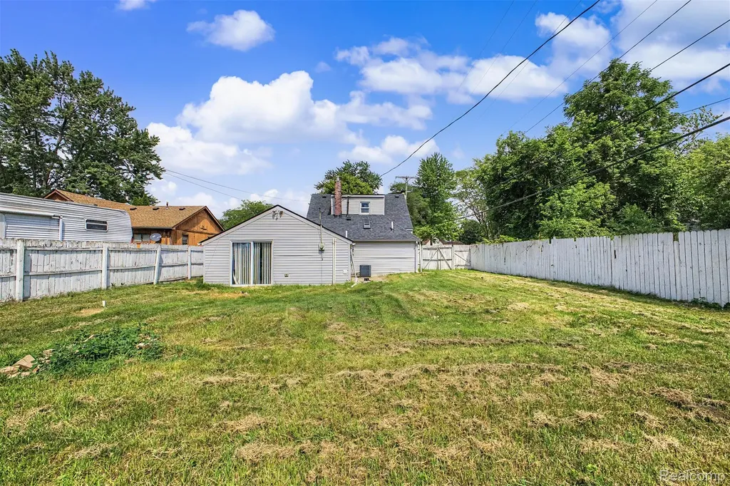 1656 S Karle Avenue Westland City MI 48186