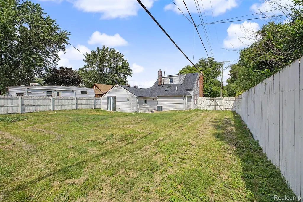 1656 S Karle Avenue Westland City MI 48186