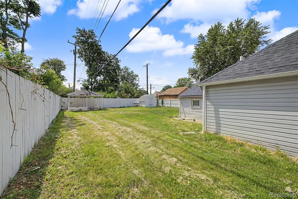 1656 S Karle Avenue Westland City MI 48186