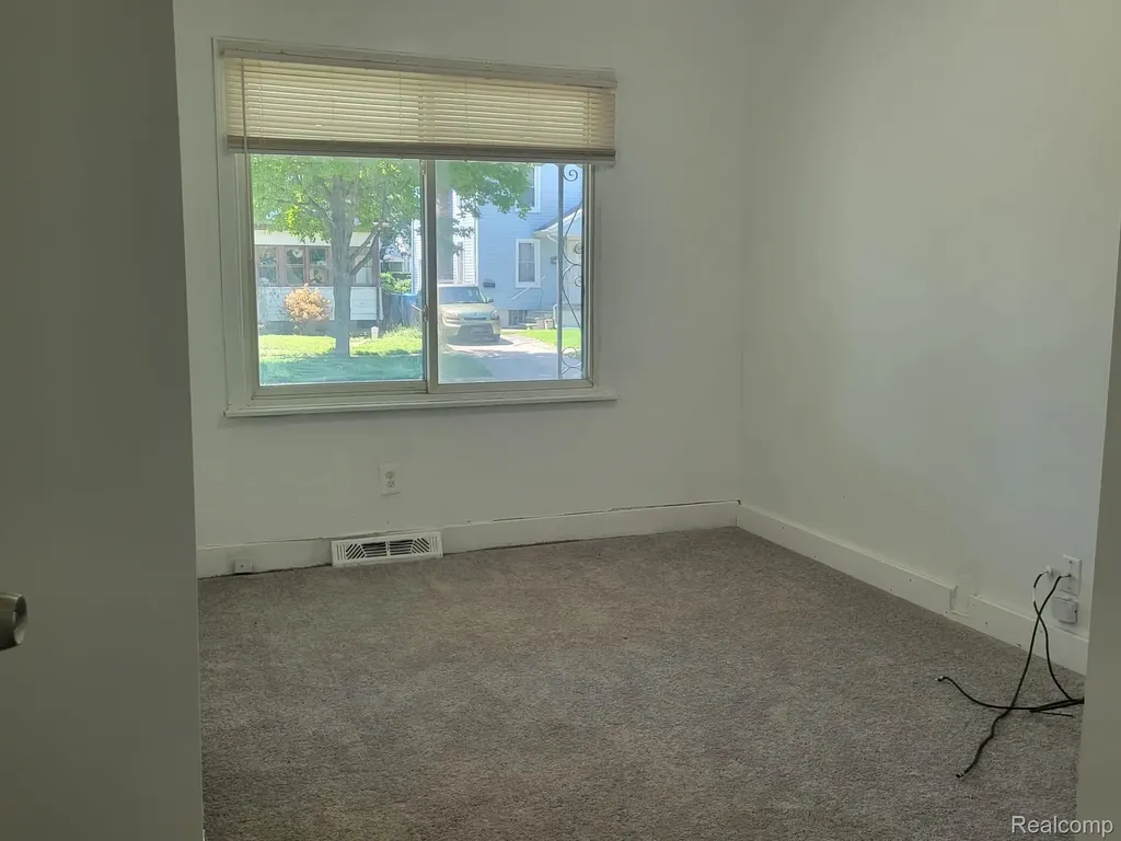 7027 Chalmers Avenue Warren City MI 48091