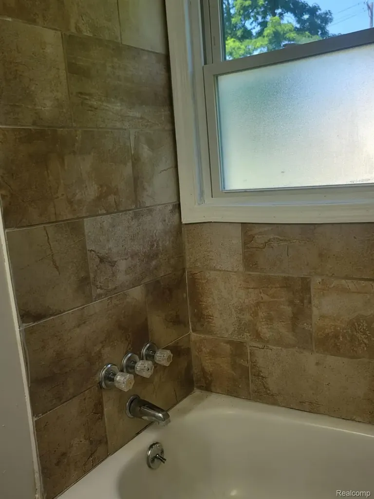 7027 Chalmers Avenue Warren City MI 48091