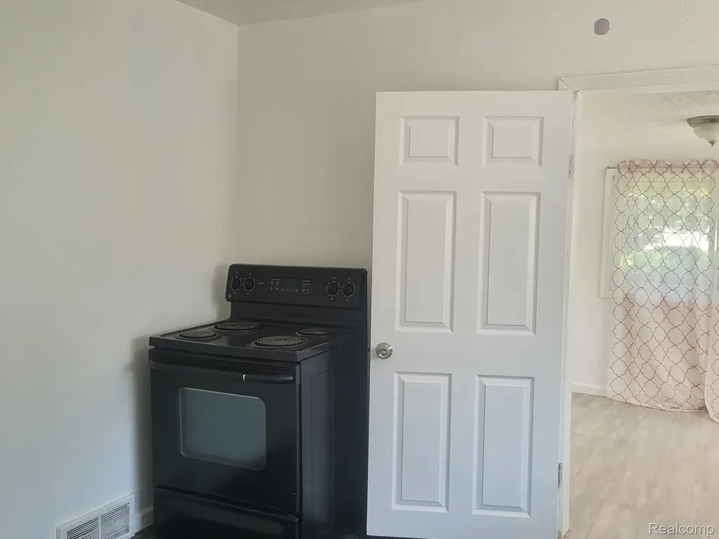 7027 Chalmers Avenue Warren City MI 48091