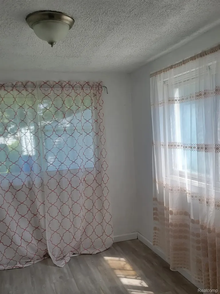7027 Chalmers Avenue Warren City MI 48091