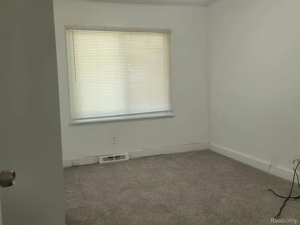 7027 Chalmers Avenue Warren City MI 48091