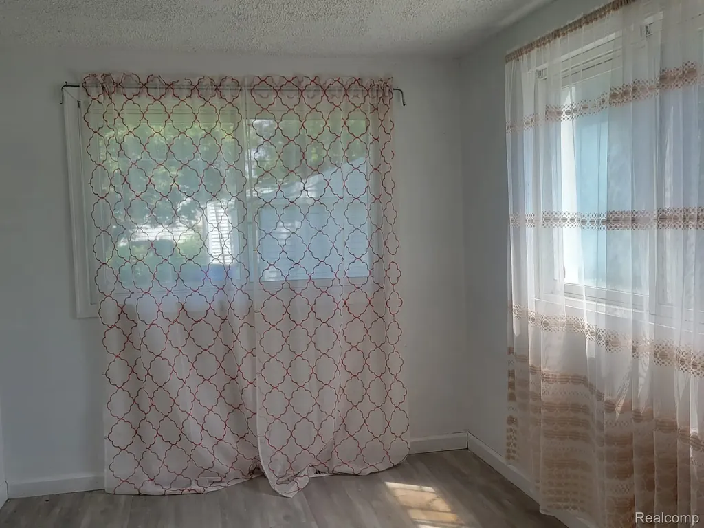 7027 Chalmers Avenue Warren City MI 48091