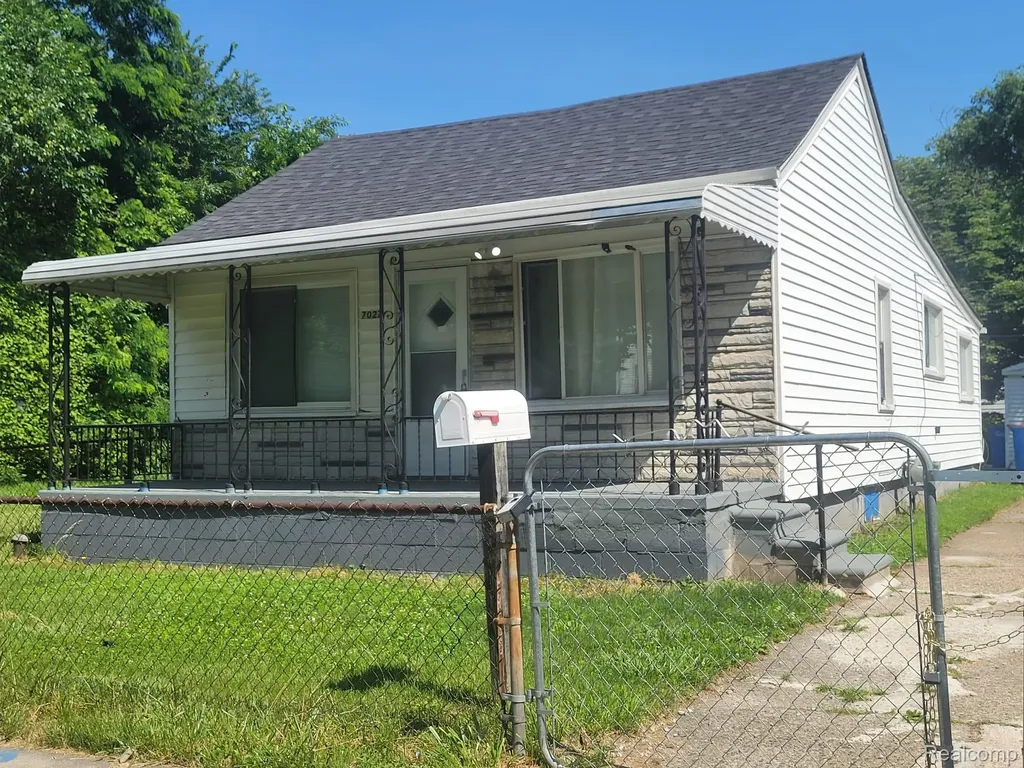 7027 Chalmers Avenue Warren City MI 48091