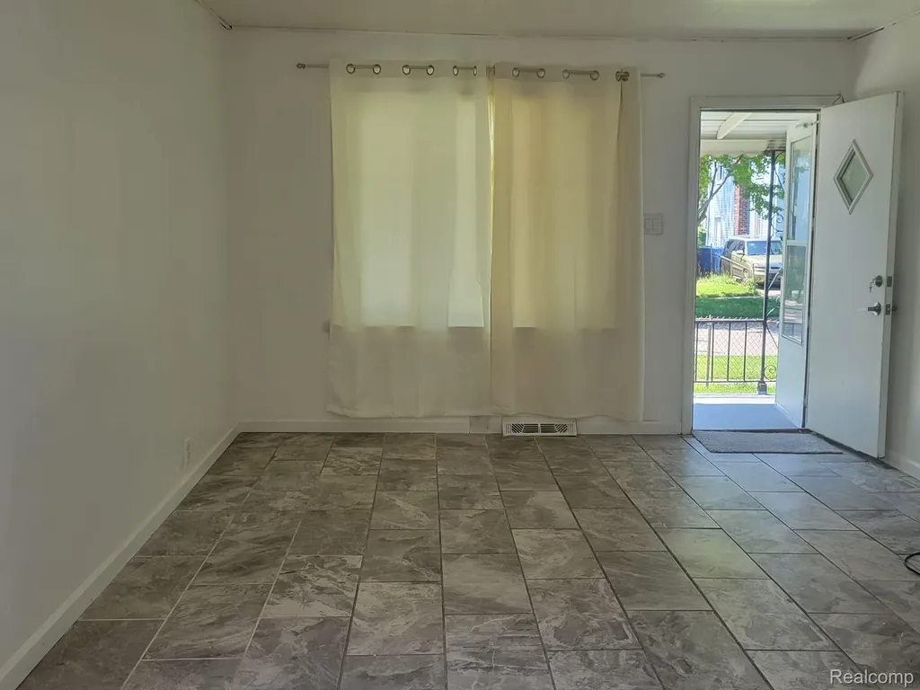 7027 Chalmers Avenue Warren City MI 48091