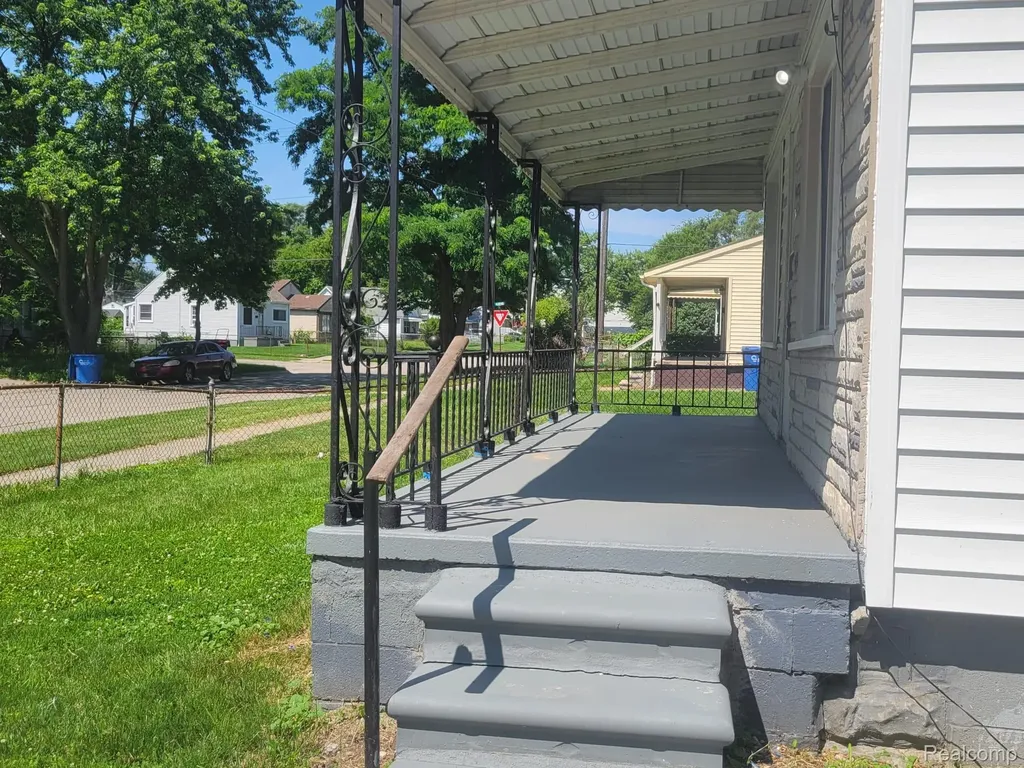 7027 Chalmers Avenue Warren City MI 48091