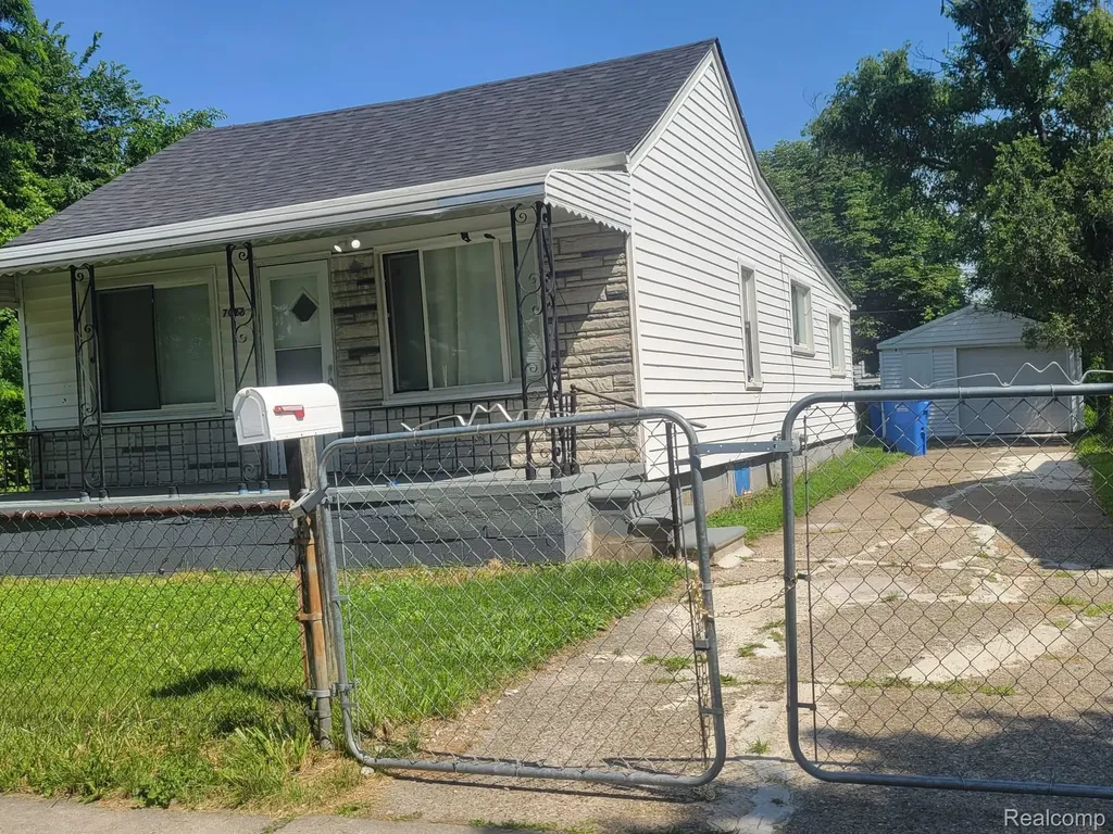 7027 Chalmers Avenue Warren City MI 48091
