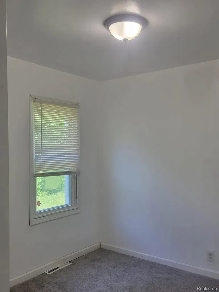 7027 Chalmers Avenue Warren City MI 48091