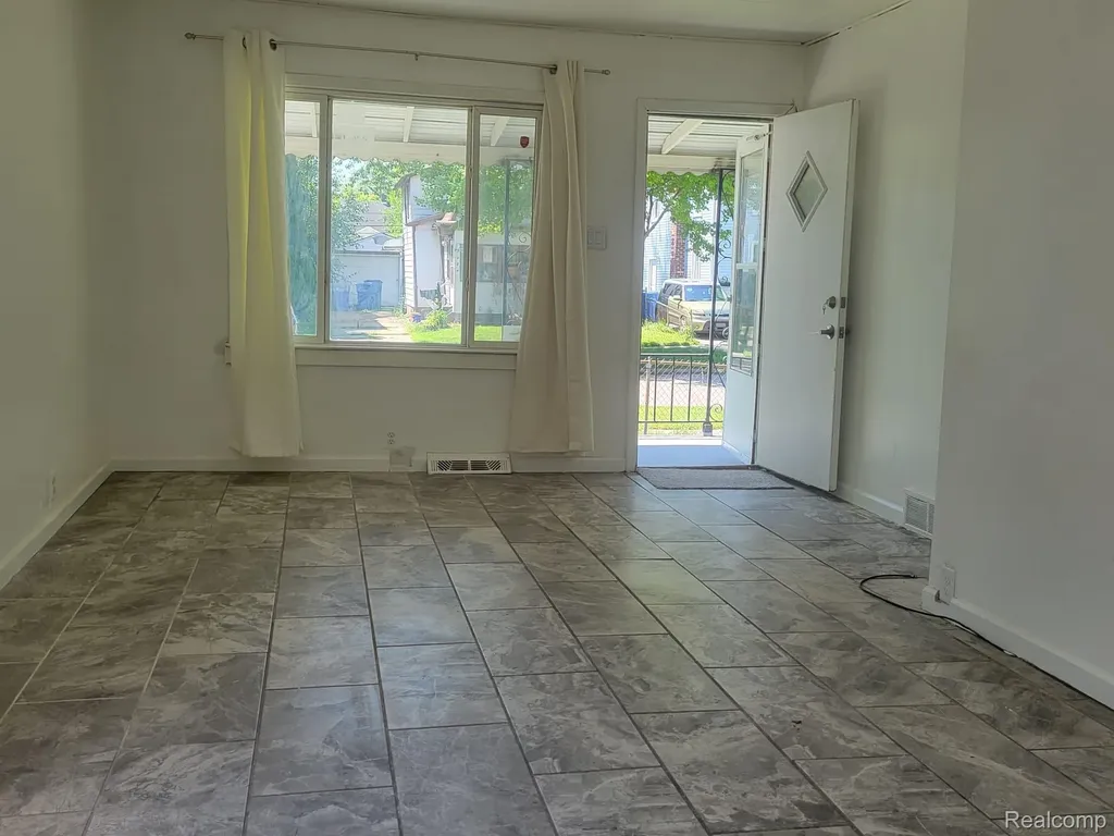 7027 Chalmers Avenue Warren City MI 48091