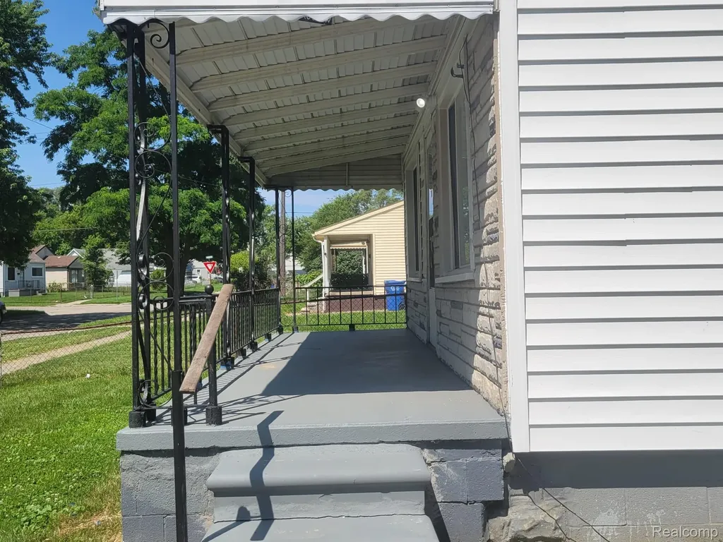 7027 Chalmers Avenue Warren City MI 48091