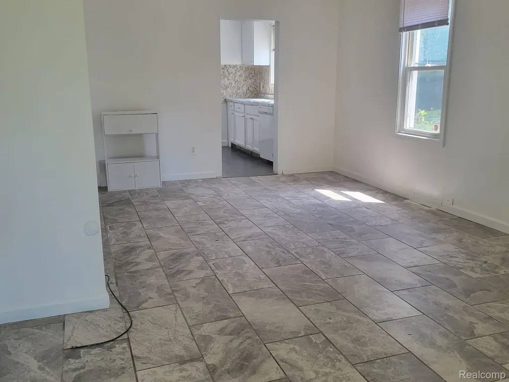 7027 Chalmers Avenue Warren City MI 48091