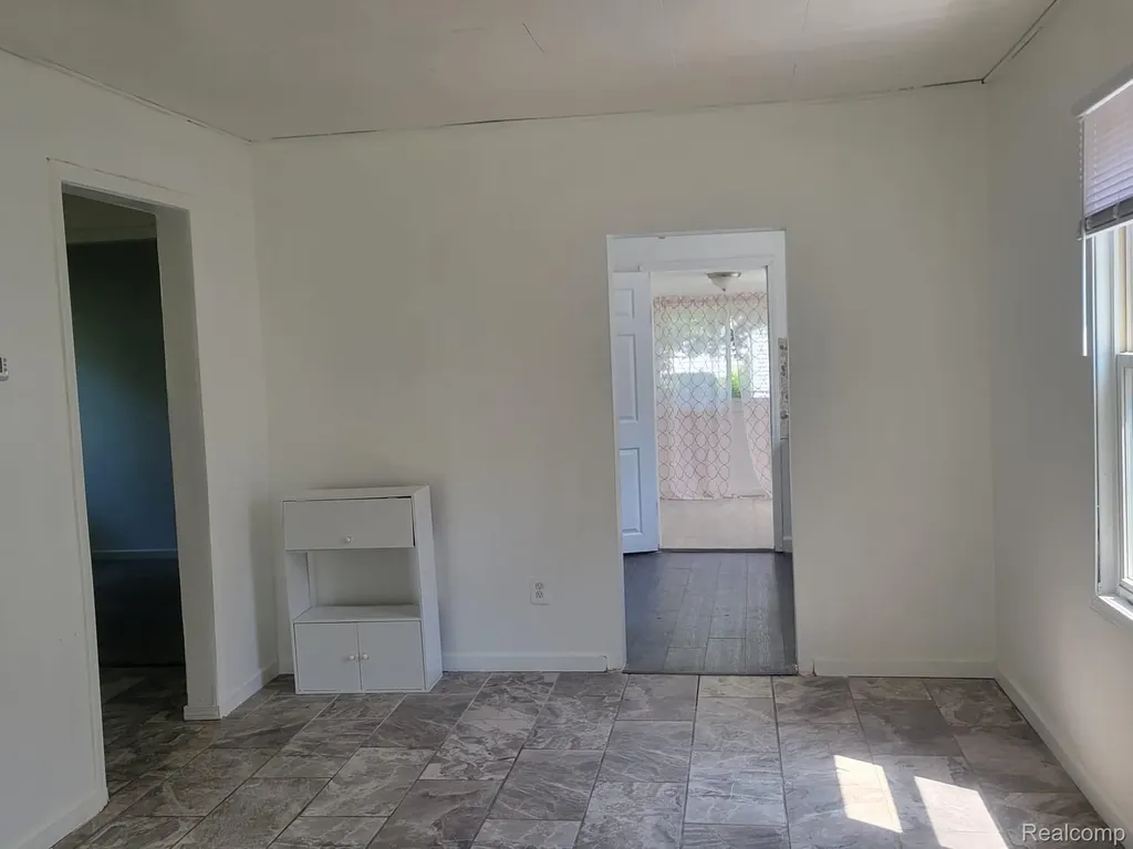 7027 Chalmers Avenue Warren City MI 48091