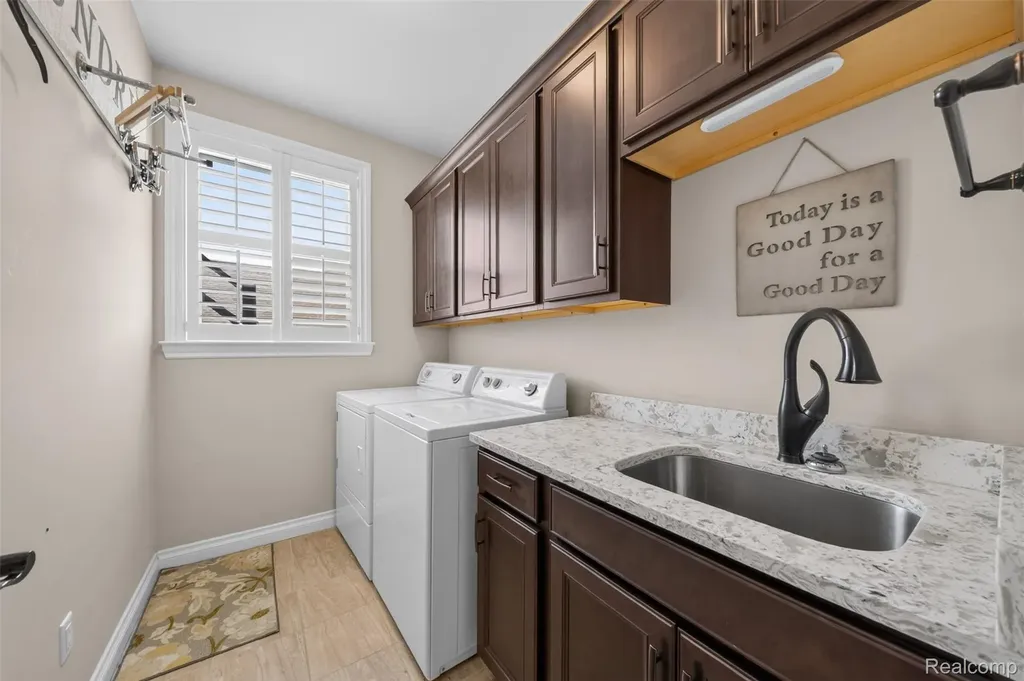 2531 Walnut View Drive Hartland Township MI 48855