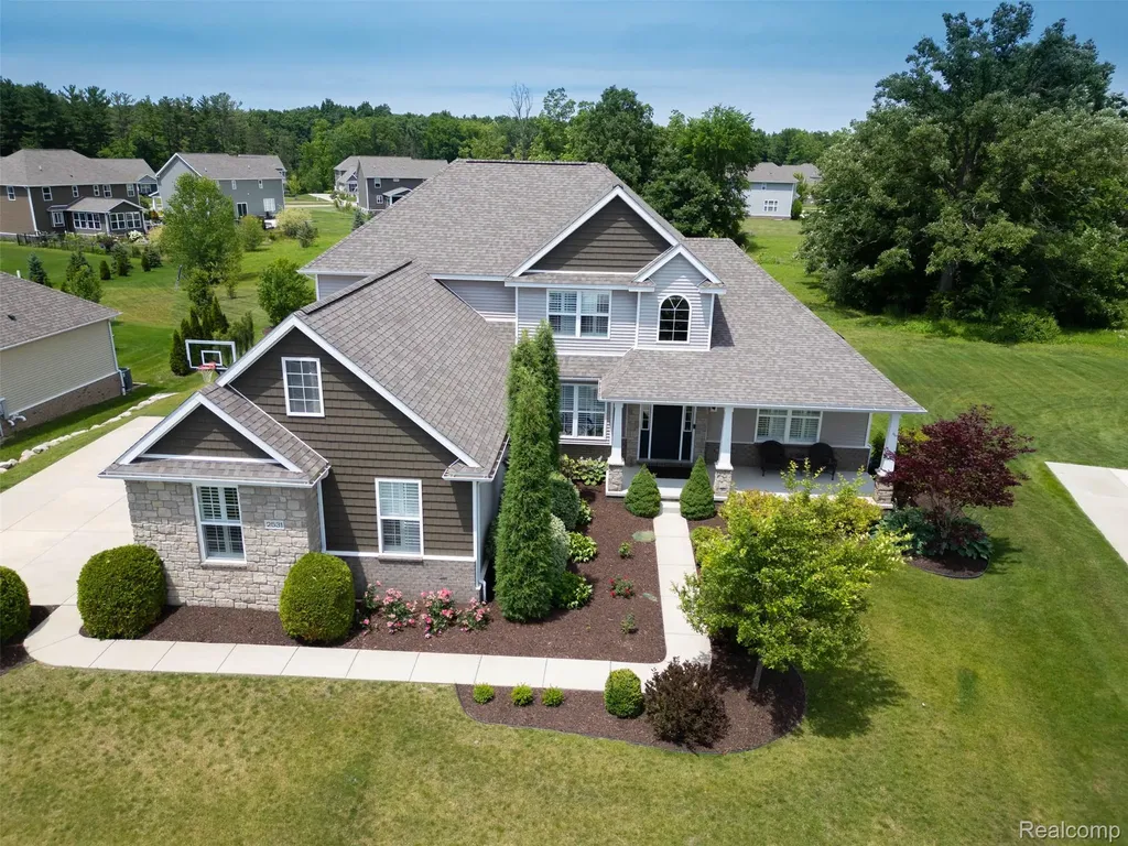 2531 Walnut View Drive Hartland Township MI 48855